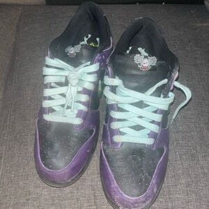 Nike Purple and Black Sneakers